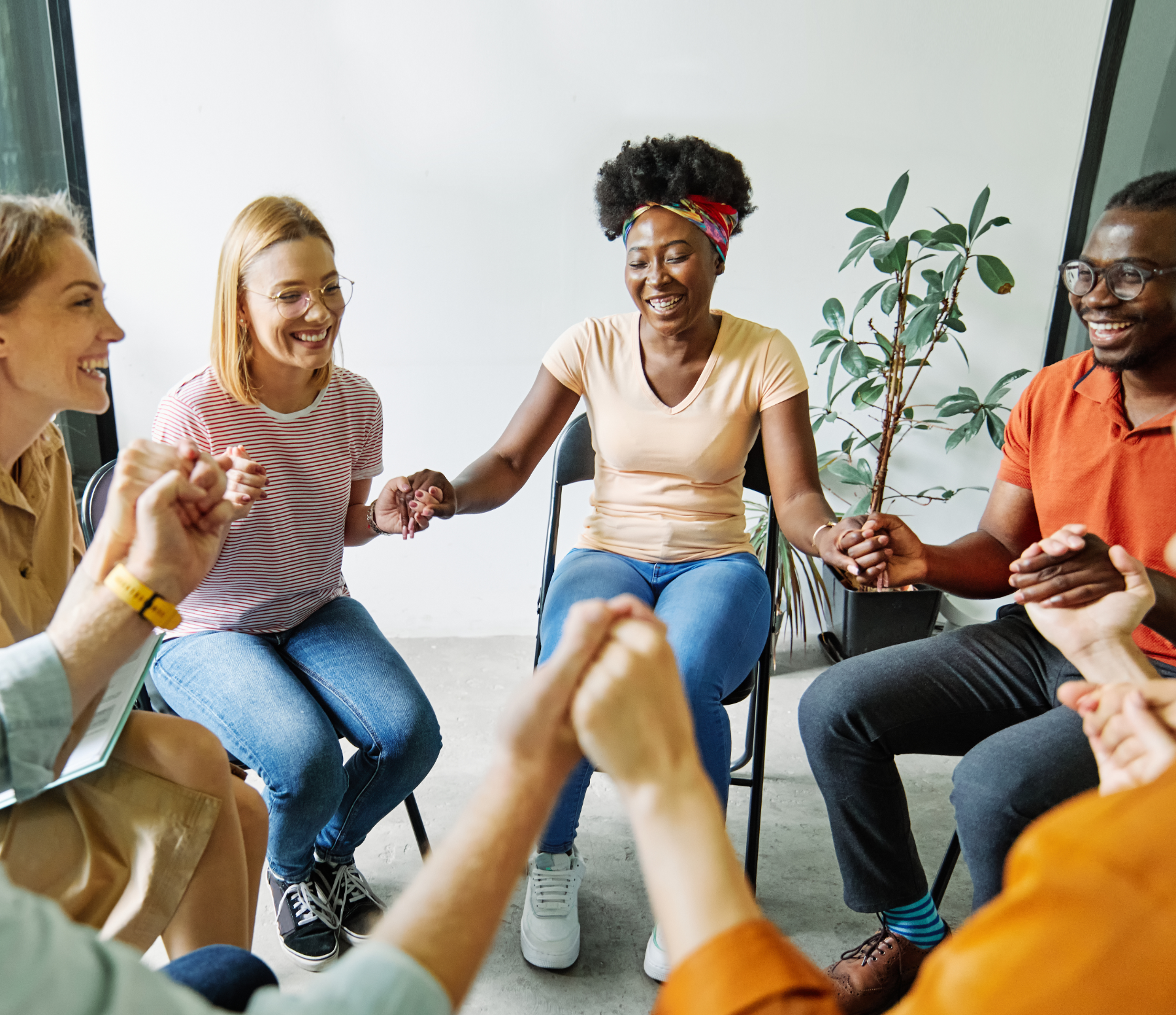 group-of-people-sitting-together-in-chairs_639330332